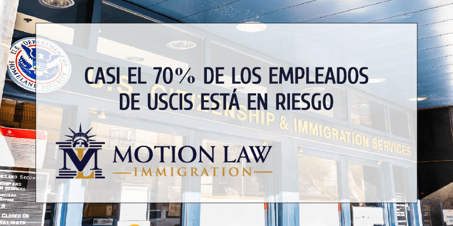 USCIS supenderá a más de 13.000 empleados